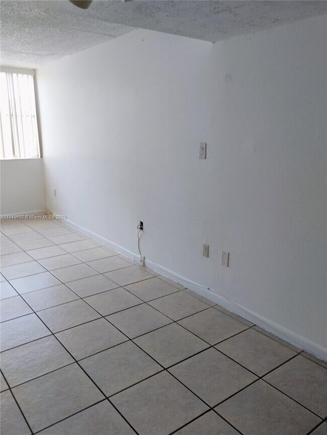 Foto del edificio - 6045 NW 186th St