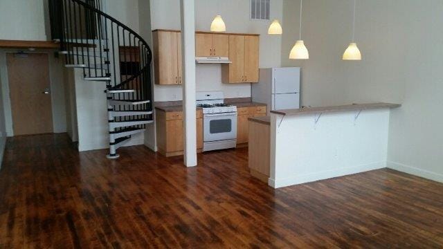 Primary Photo - 52 Valley St