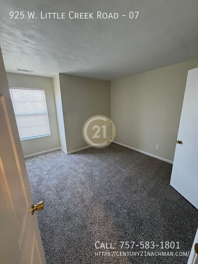 Building Photo - 925 W Little Creek Rd