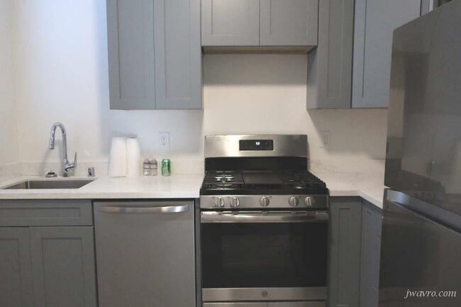 Foto del edificio - 598 12th Ave