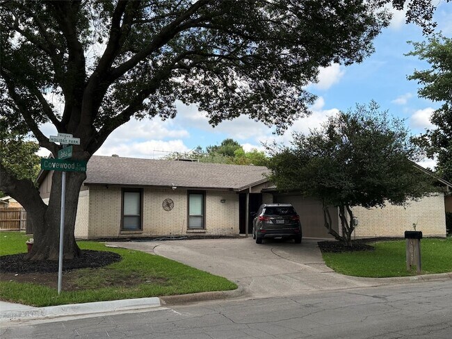 Foto del edificio - 15745 Covewood Cir