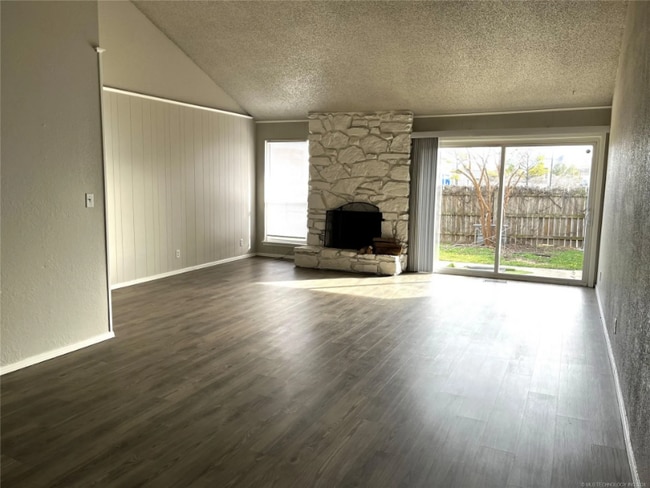 Building Photo - 8304 E 65th Pl