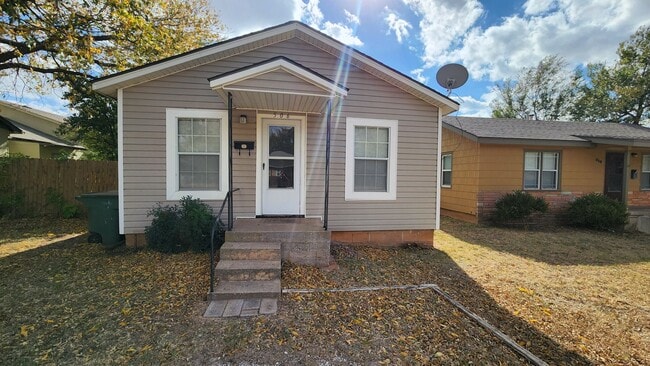 Building Photo - Remodeled 2 bedroom, 1 bathroom house with fenced yard and garage