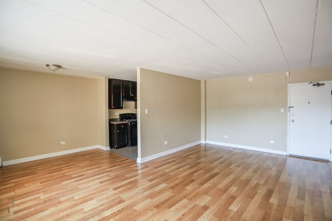 Building Photo - 7300 N Ridge Blvd