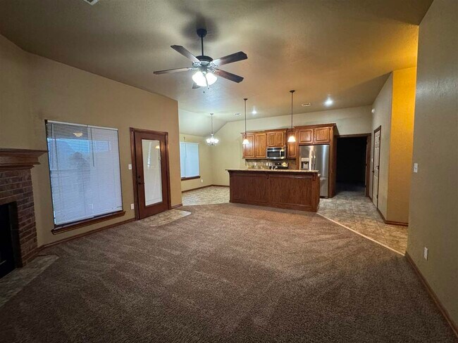 Foto del edificio - 1517 NE Stone House Dr