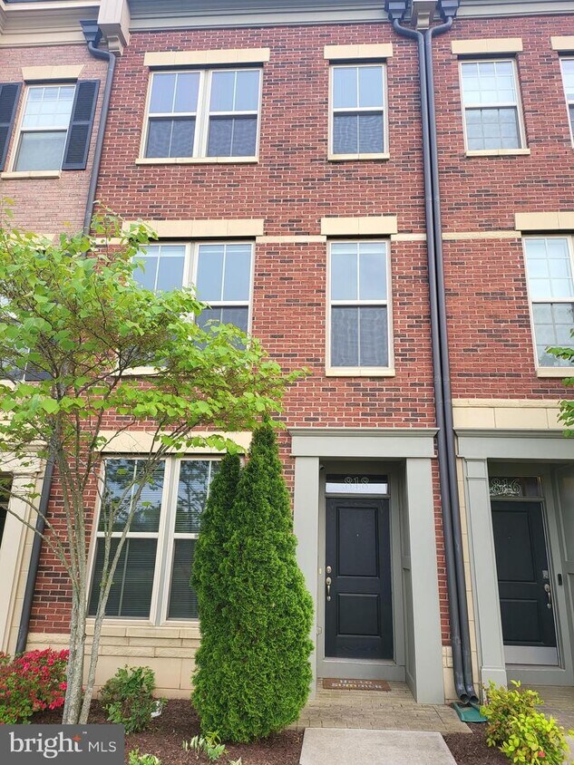 818 Fair Winds Way, Oxon Hill, MD 20745 Townhome Rentals in Oxon Hill