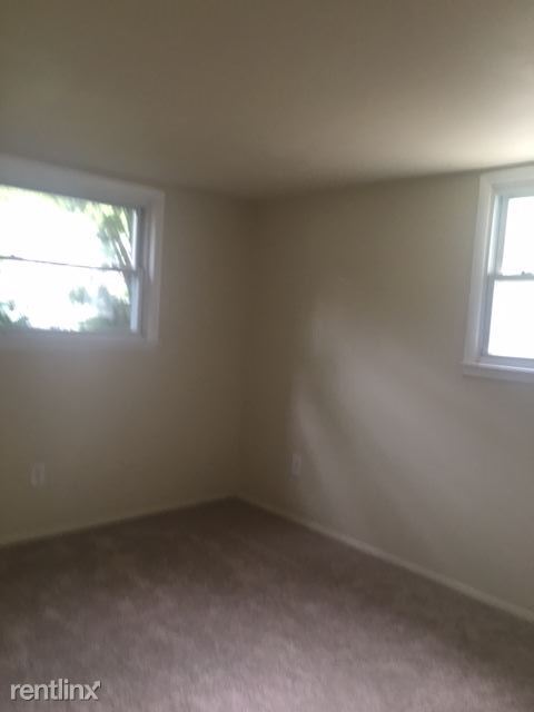 Building Photo - 13910 Mapledale Ave