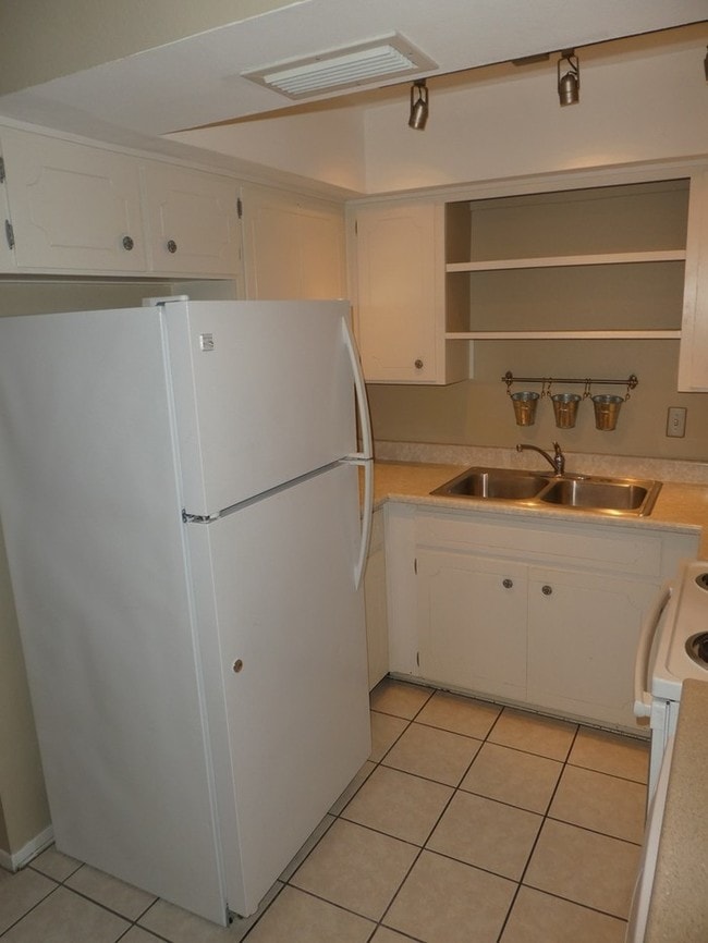 Building Photo - 6721 E McDowell Rd