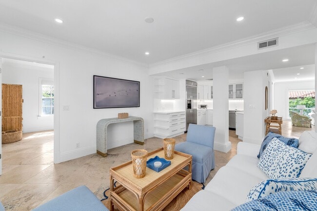 Photo - 350 Cocoanut Row Apartment