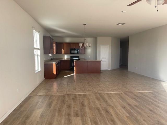 Foto del edificio - 8118 Running Brook Ln