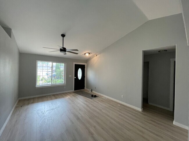 Building Photo - 11286 W Poppy St
