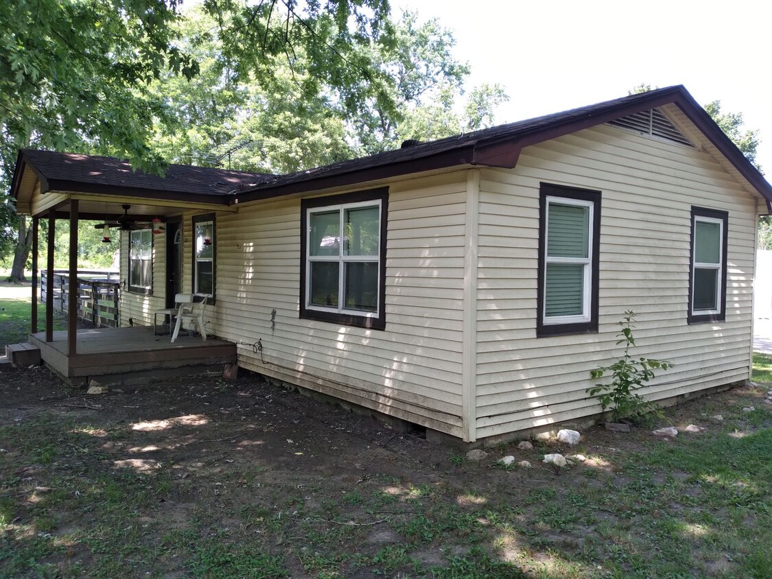 Primary Photo - *LEASED* 2/1 Home for Lease ($660 w/water ...