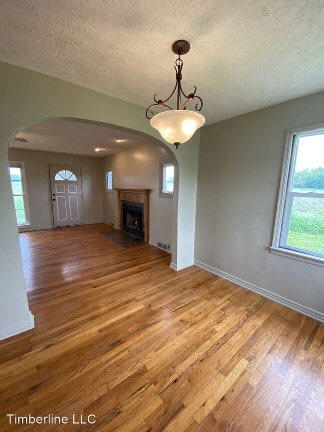 Building Photo - 3 br, 1 bath House - 2400 S 98th