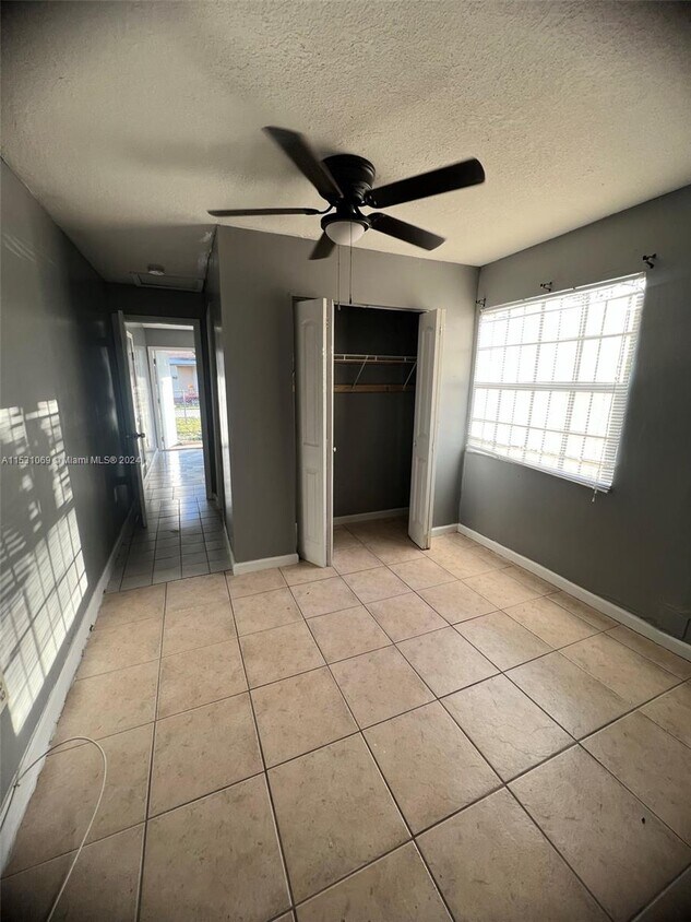 Foto del edificio - 520 SW 72nd Ave