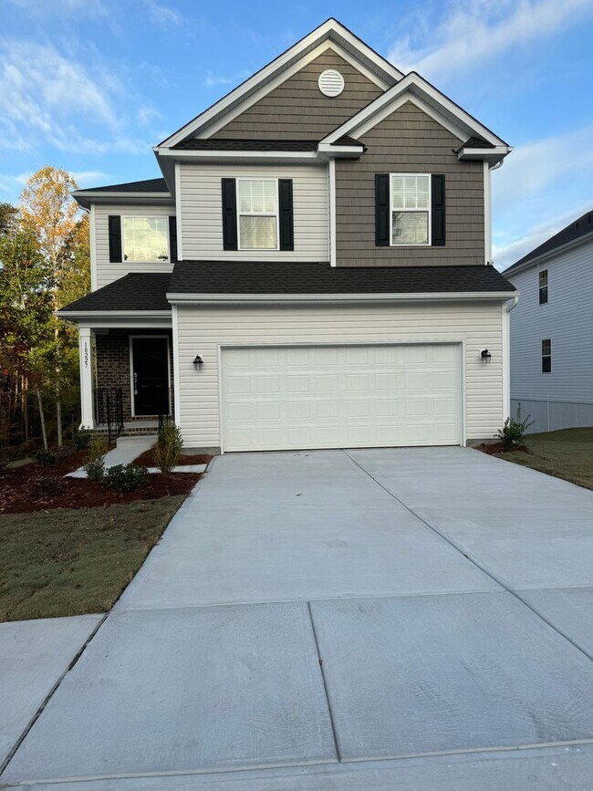 Building Photo - 4BR/2.5BA in Steel Creek's Brightwater Neighborhood