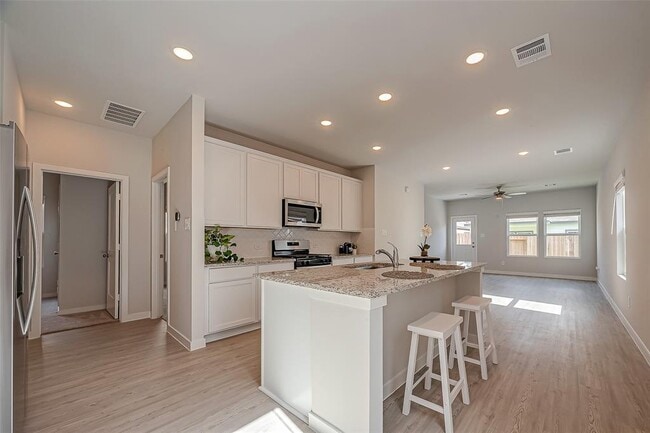 Building Photo - 8111 Arrowroot Ln