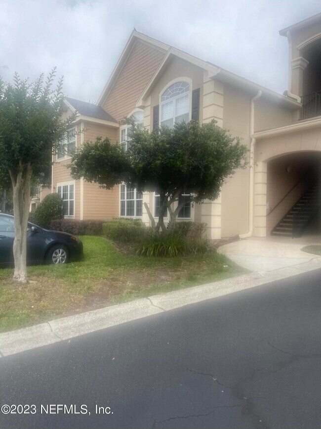 Foto del edificio - 13810 Sutton Park Dr N
