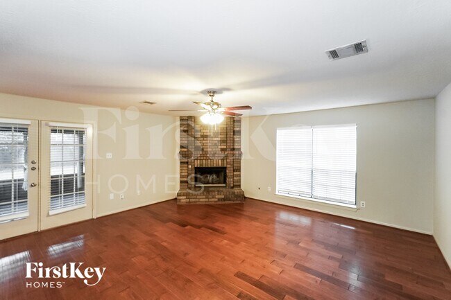 Foto del edificio - 16810 Poplar Hill St