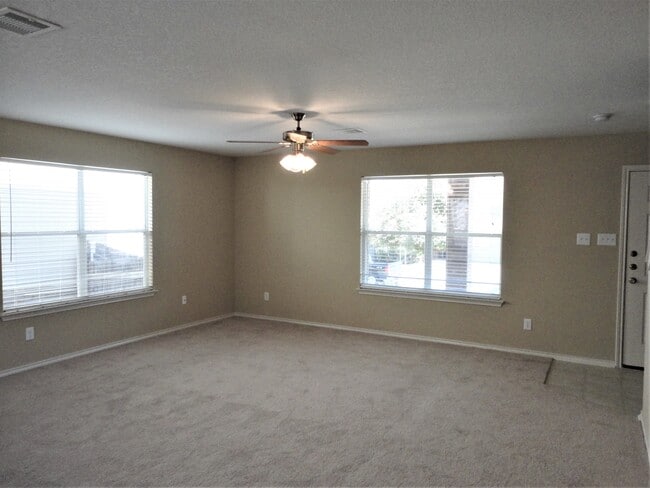 Foto del edificio - 6031 Donely Place