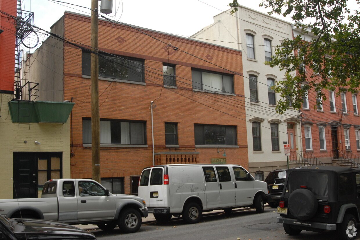 Building Photo - 255-257 4th St
