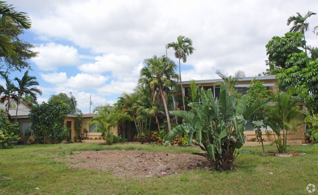 Foto del edificio - 1353 Bayview Dr