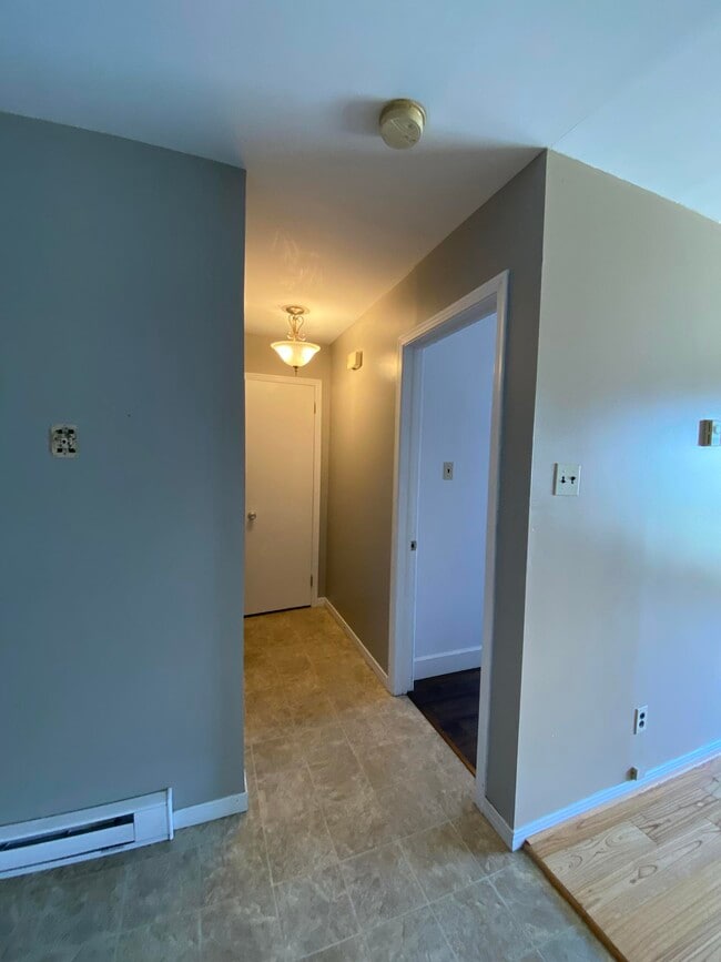 Building Photo - 615 Chalmers Ct
