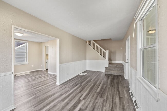 Building Photo - 811 Sherman Ave