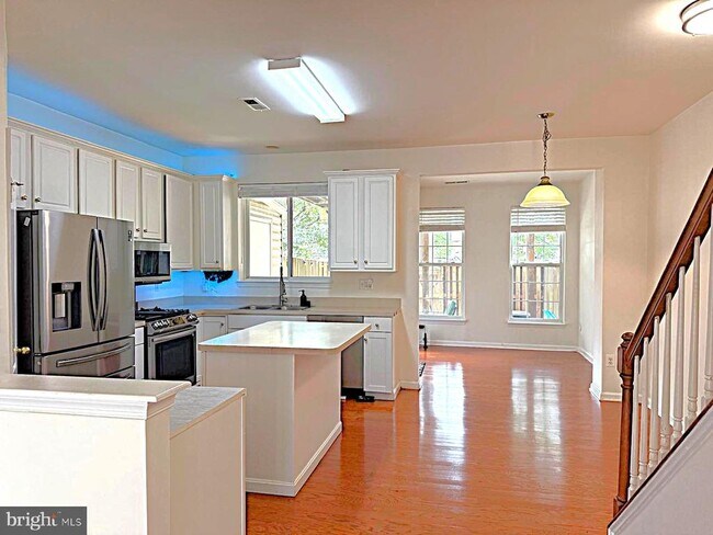 Foto del edificio - 13129 Park Crescent Cir