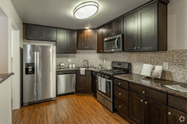 2BR, 2BA - Cannes - 1,185SF - Kitchen - Versailles on the Lake Apartments