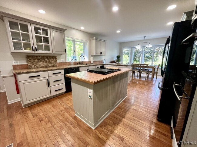 Foto del edificio - 219 Glenridge Rd