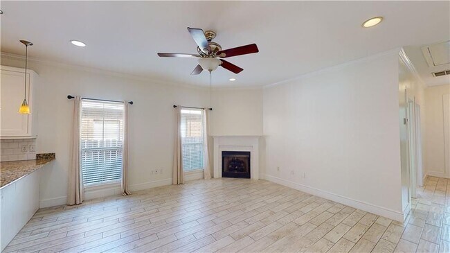 Foto del edificio - 6052 Magnolia Pl E