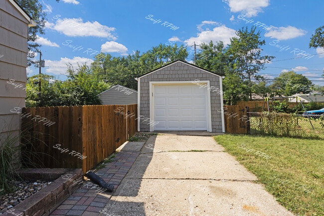 Building Photo - 8402 Boone Blvd