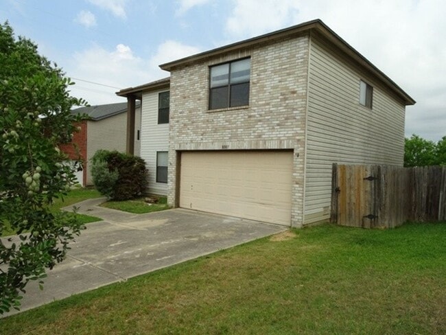Building Photo - 8007 Chestnut Bluff Dr