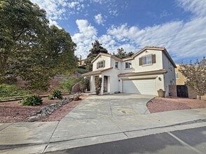 Building Photo - 748 Kirkwall Dr