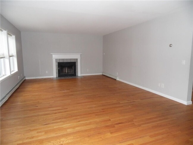 Building Photo - 5 Cypress Ln