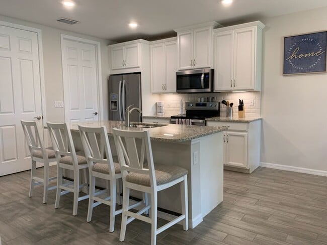 Building Photo - ** NAPLES RESERVE VILLA 2 BEDROOM PLUS A D...