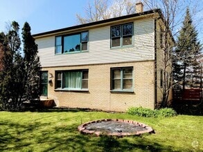 Building Photo - 8114-8116-8116 W Hampton Ave