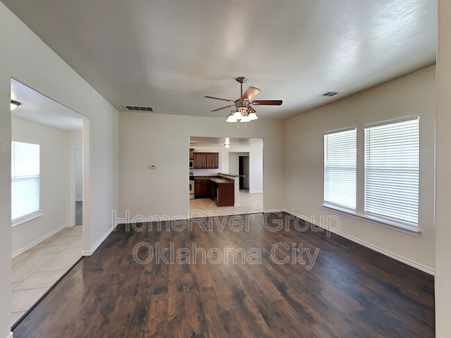 Building Photo - 1400 Hillside Terrace