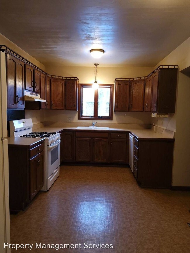 Building Photo - 3 br, 1 bath House - 402 N Indiana Ave.