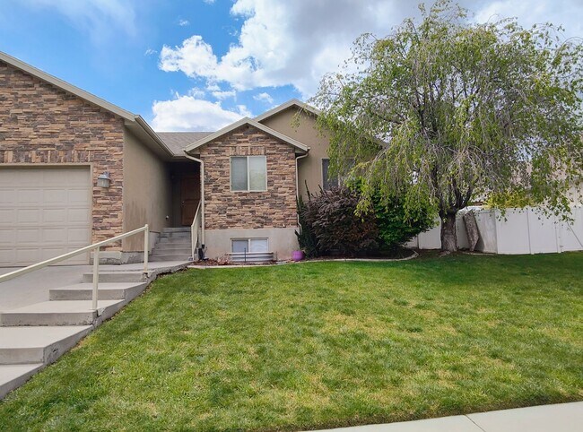 Foto del edificio - 3 Bed 2 Bath Home in a Herriman