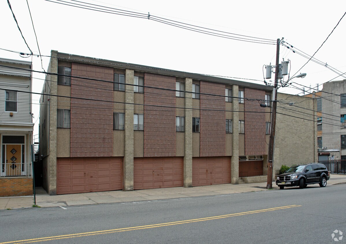 Building Photo - 610 Palisade Ave