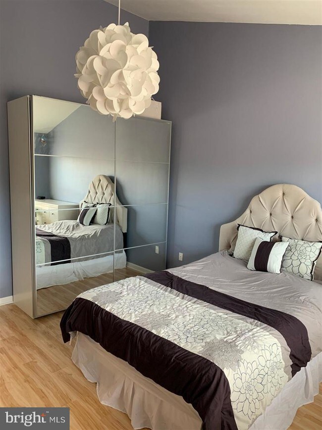 Foto del edificio - 122 Longpoint Way