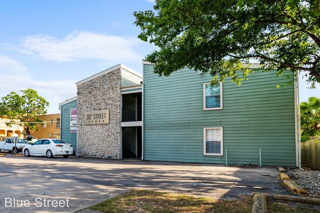 Building Photo - 301 W 38th St