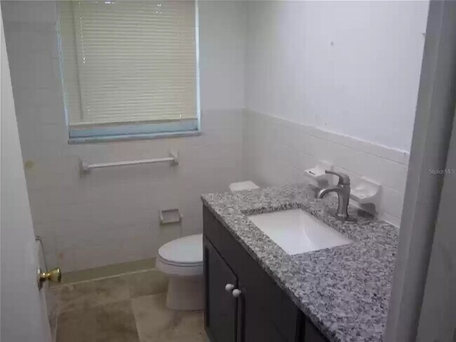 Building Photo - 224 Waverly Way