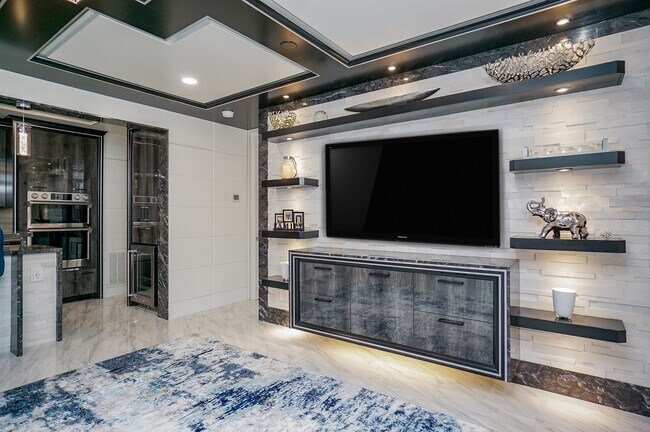 Foto del edificio - 5711 Sugar Hill Dr