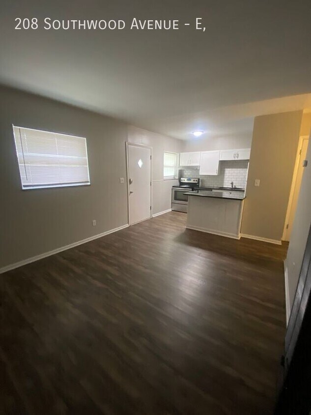 Foto principal - 208 Southwood Ave
