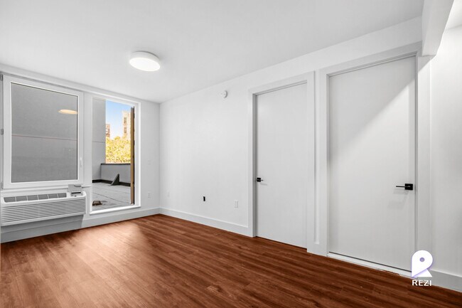 Building Photo - 2069 Honeywell Ave