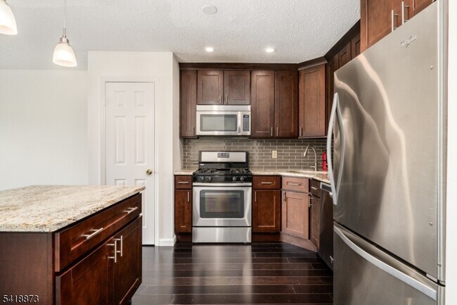 Foto del edificio - 11 Colton Cir