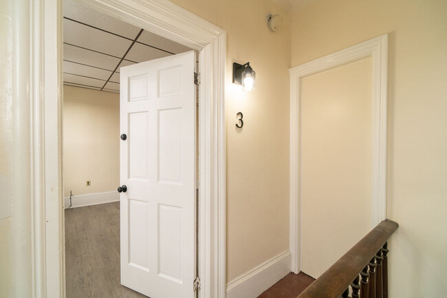 Apt Entry - 137 Main St