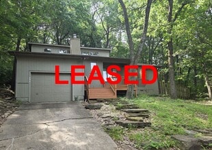 Building Photo - 894 N Lewis Ave